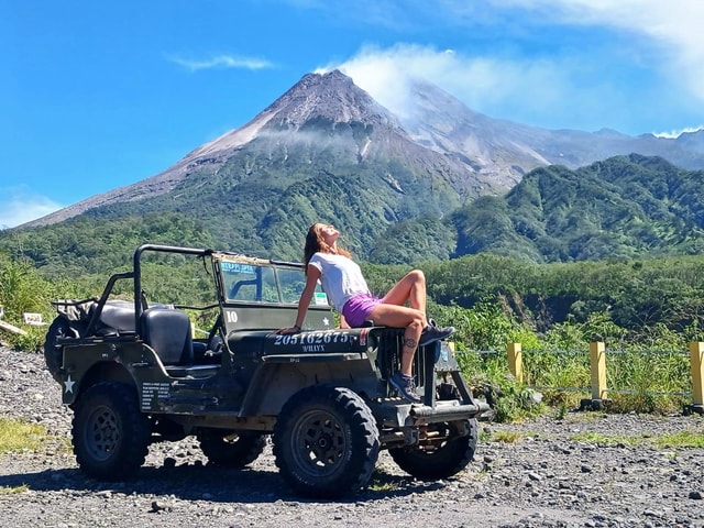 Yogyakarta: Mount Merapi and Pindul Cave Tubing Day Tour