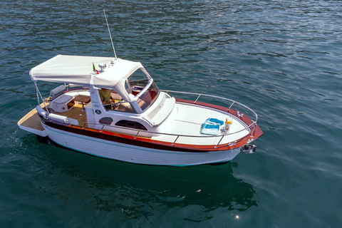 Excursión Privada en Barco de Día Completo por Capri saliendo de Amalfi