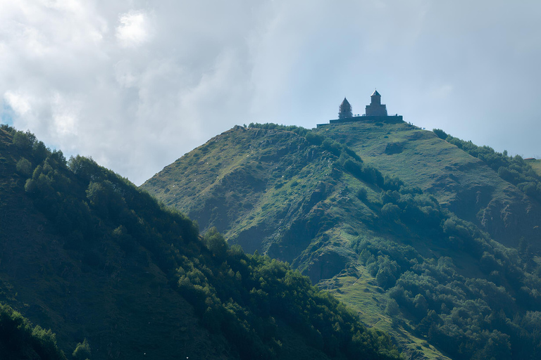 Tbilisi: viaggio tutto incluso a Kazbegi e masterclass di khinkali