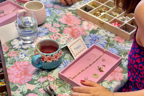 Cholet: Workshop zur Herstellung von Charme-HalskettenCholet: Workshop zum Erstellen von Halsketten mit Charms