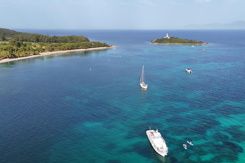 Alcudia Maiorca: Pôr do sol em barco com comida e bebida incluídasAlcudia, Maiorca: Pôr do sol num barco com comida e bebida incluídas