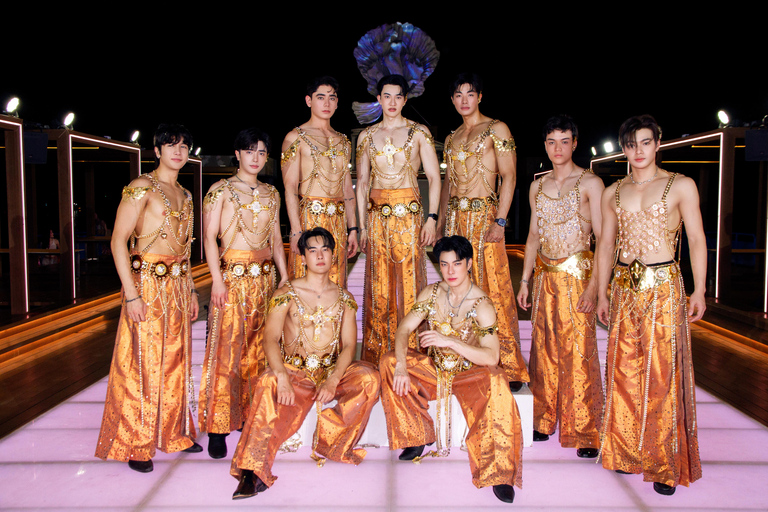 Pattaya: Oriental Atlantis Dinner Cruise & Cabaret Show VIP Seat (Private Table for 1-6 Person)