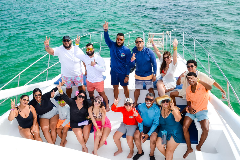 PuntaCana: Private Luxury Family BoatCruise with snorkelling