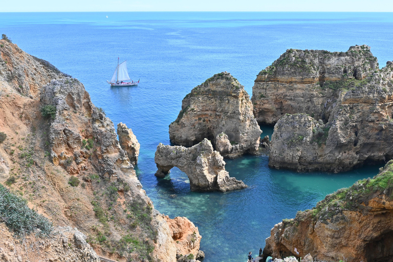 Lago: Fado & Tapas Traditional Portuguese Evening Cruise