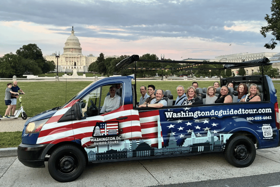 Geführte Tour im Open-Air-Cruiser mit 5+ Stopps: US-Geschichte und Denkmäler in DC. Foto: GetYourGuide