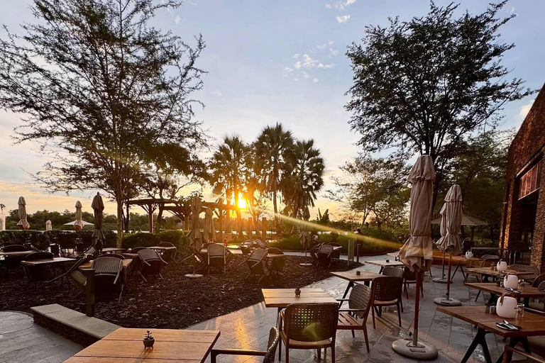 Victoria Falls & Chobe: 4-Day Safari with Lodging