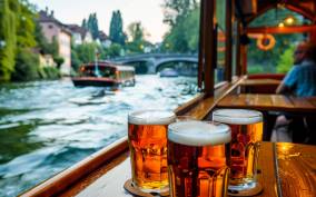 3-hour evening beergarden boat trip through Berlin