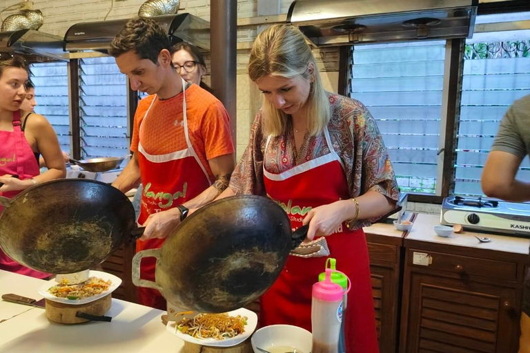 Chiang Mai: Morning Cooking Class with Market Visit