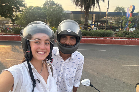 Jaipur: Private Motorcycle Ride with Local Artist Jaipur: Private Motorbike Ride with Local Artist
