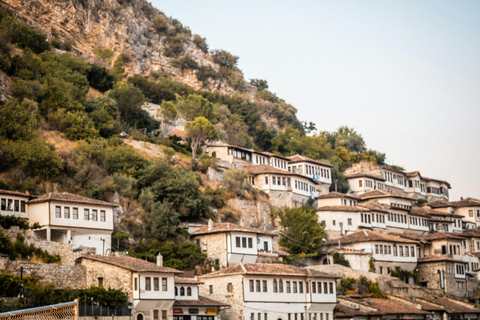 Tagestour nach Berat und zum Belsh See von Tirana ausTagestour zu Berta und Belsh wie von Tirana aus