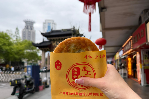 Shanghai: Yuyuan Old Street Food Walking Tour (2–2.5 Hours)