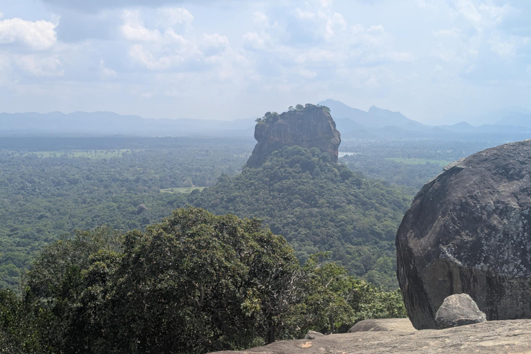 Sri Lanka: reliable and 24/7 island-wide transfers