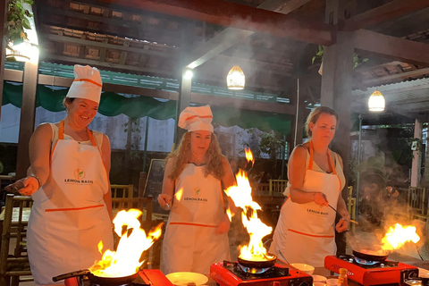 Hoi An: Clase de Cocina Vegetariana con Mercado y Barco Cesto