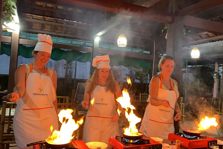 Hoi An: Vegetarischer Kochkurs mit Markt und Korbboot