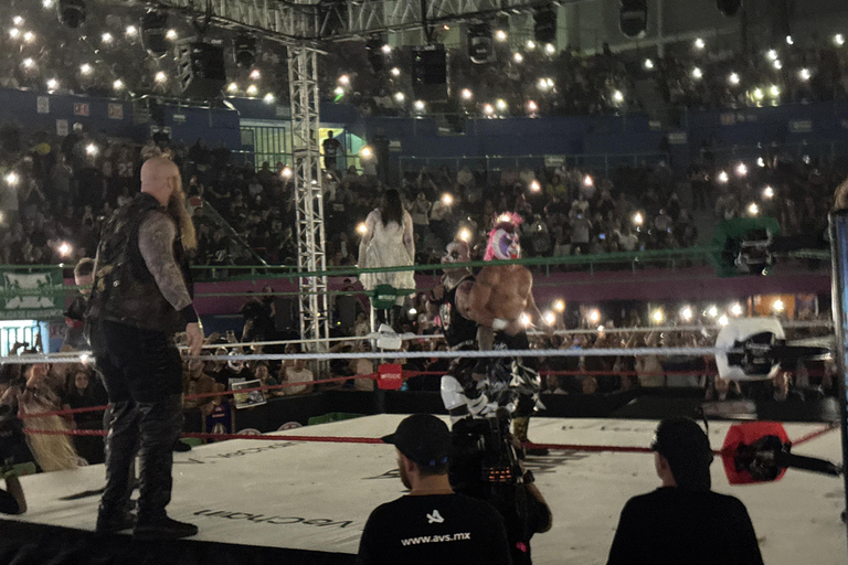 Mexico City:AAA x WWE Lucha Libre Tour with Guide and Ticket Mexico City: Lucha Libre Match with Ice Cream & Guide