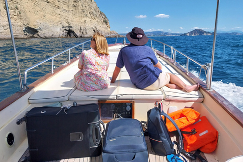 Procida : Excursion en bateau privé avec vue sur la mer et plongée en apnéeProcida Vue sur la mer