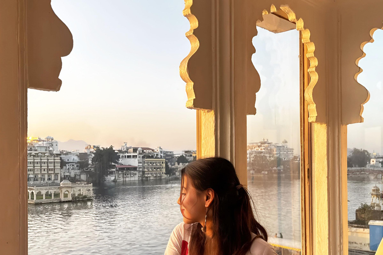 Udaipur: Instagram Photo Tour with Boat Ride & Sunset Views Tour by Car with an Expert Guide