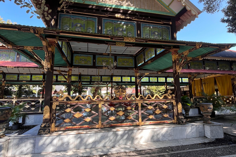 Yogyakarta: tour del Palazzo del Sultano, Borobudur e tramontoYogyakarta: Palazzo del Sultano, Borobudur e tour al tramonto