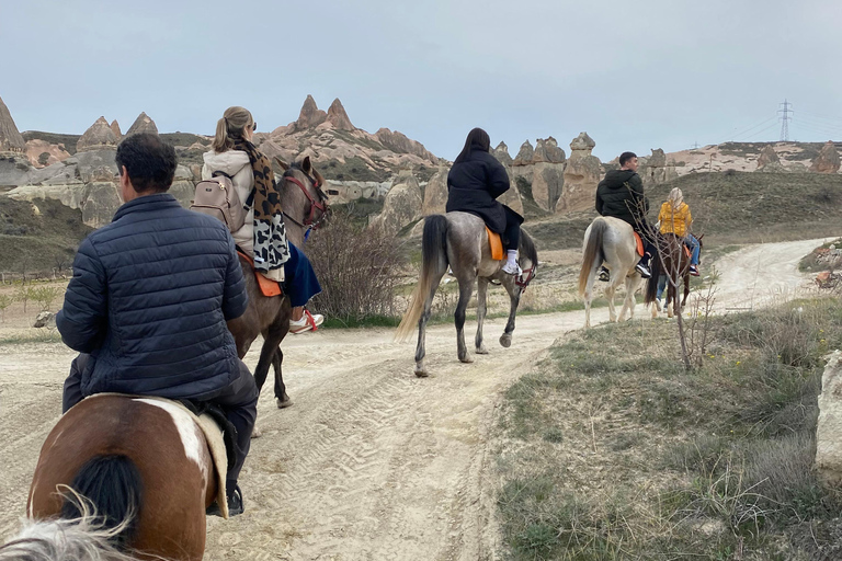 Passeio a cavalo a galope de 4 horas na Capadócia