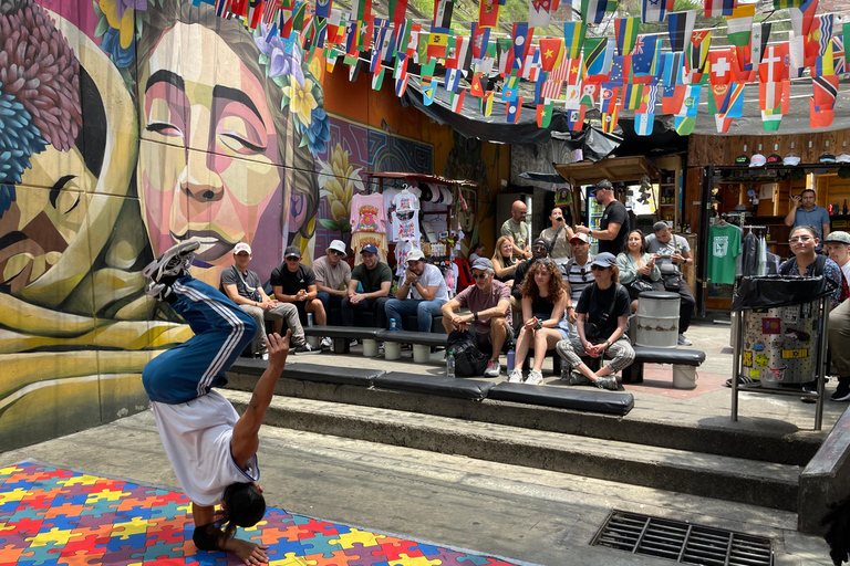 Medellin: Escobar Tour + Comuna 13 in groups