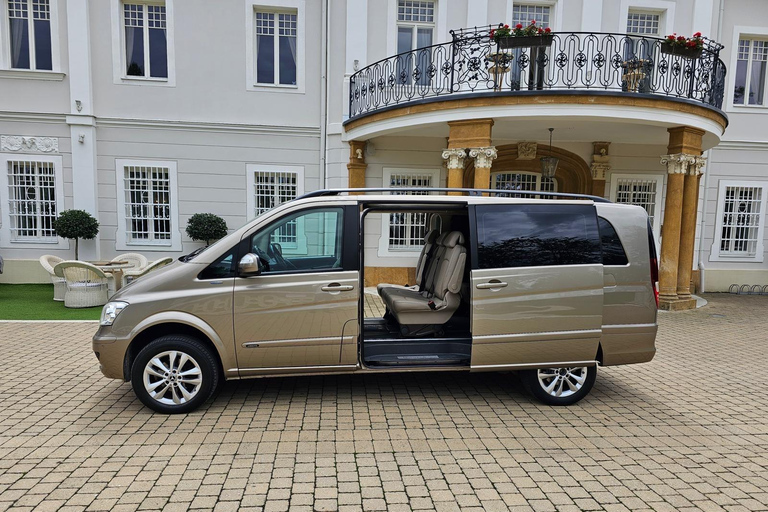 杜恩施泰因、梅尔克、萨尔茨堡、特劳恩湖和红牛机库7号杜恩施泰因、梅尔克、萨尔茨堡、特劳恩湖和红牛机库 7