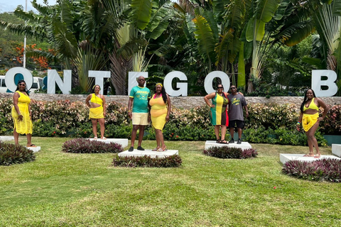 Montego Bay: Airport Transfer with City Tour and Food Stop Montego Bay Hotels: Round-trip Airport Transfer