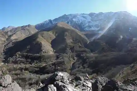 Explorez les majestueuses montagnes de l'Atlas lors d'une excursion à Marrakech