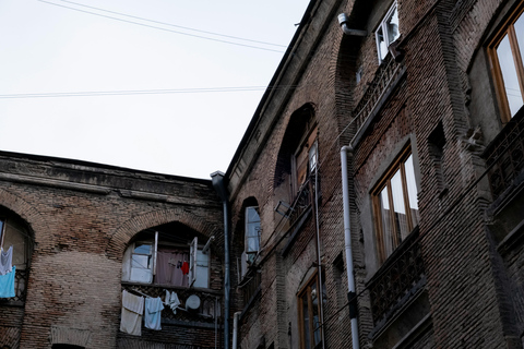 Tbilisi alternativa: arte de rua, bazar Dezerter e degustações