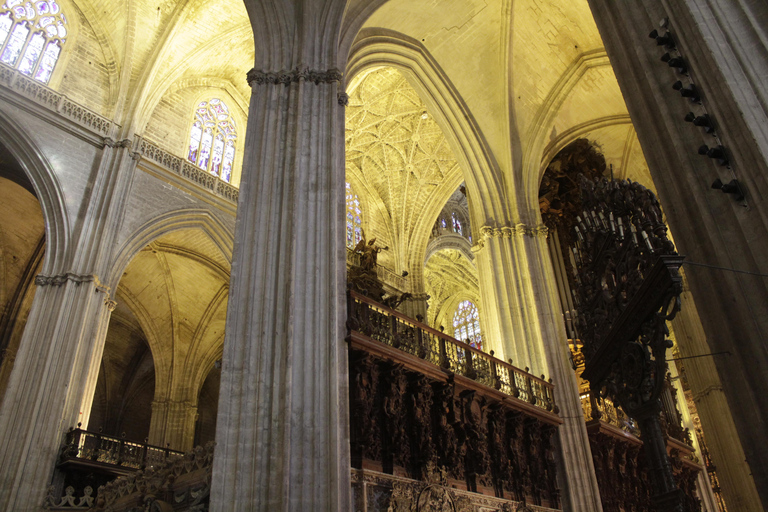 Sevilla: Catedral y Giralda Visita guiada sin esperasTour por Francia