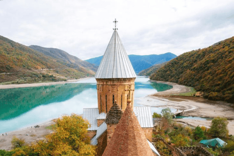 Depuis Tbilissi : Excursion d&#039;une journée à Gudauri et Kazbegi avec activités