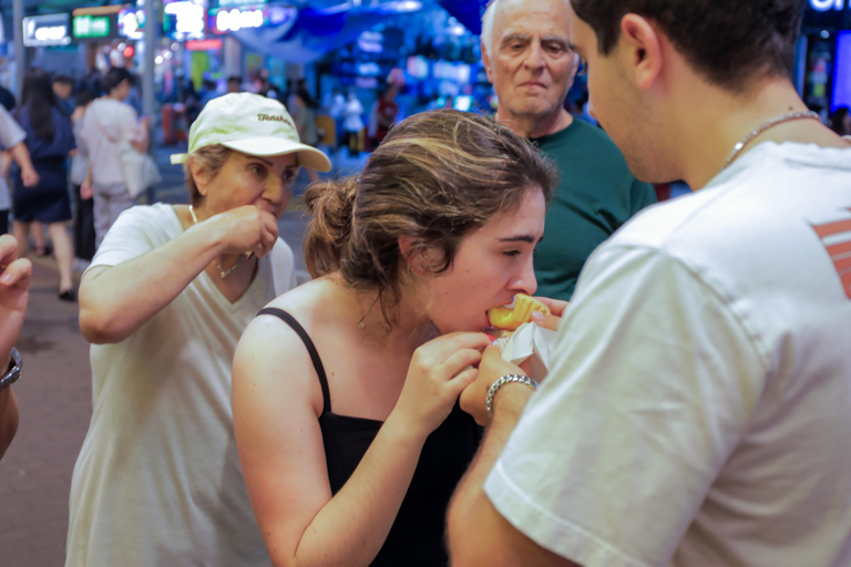 Hong Kong Kowloon: Michelin Street Food & Culture Walk Private Michelin Street Food & Culture Walk - 5 hours