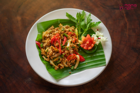 Clase de cocina con granja ecológica en Chiang Mai en Mama Noi