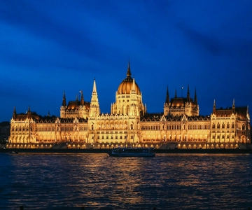 Budapest: 1-Hour Evening Sightseeing Cruise with Drink