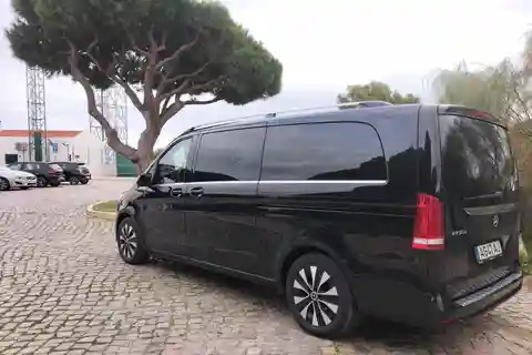 Lisbon: Airport Transfer with Private Driver