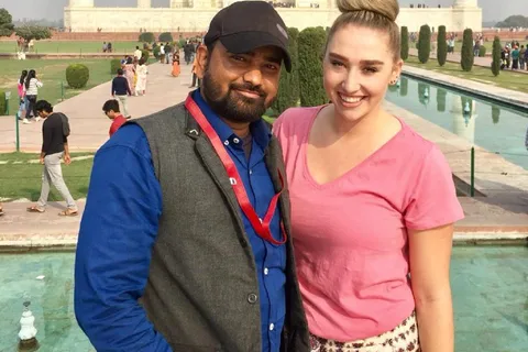 From Delhi: Taj Mahal Tour with Professional Photographer