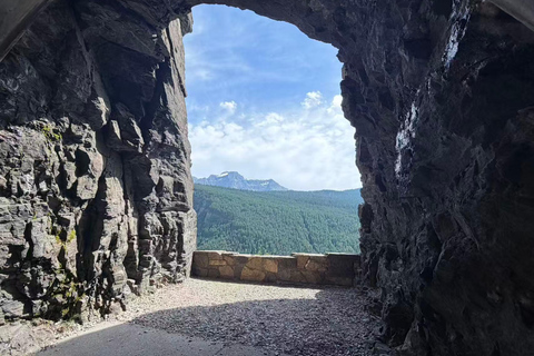 From Seattle: 3-Day Glacier National Park Tour with Guide