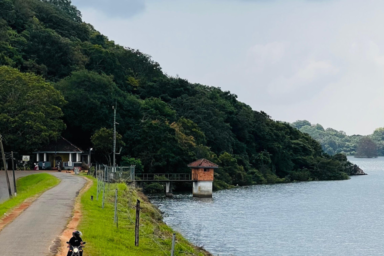 Village Tour with Kayaking and Cycling in Galenbindunuwewa