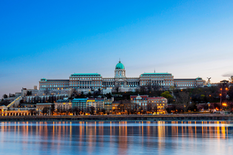 Budapest: Buda Castle Walk with Saint Stephen&#039;s HallBudapest: Buda Castle Walking Tour with Saint Stephen&#039;s Hall