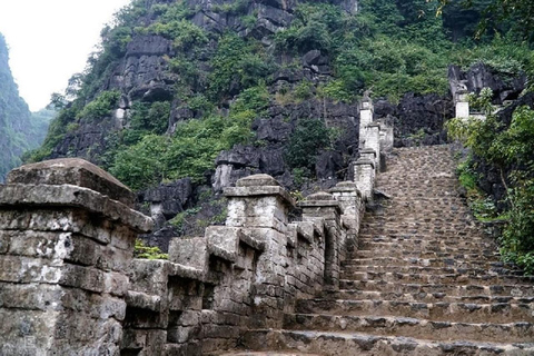 Tour di un giorno con la barca di Trang An, la Pagoda di Bai Dinh e la Grotta di Mua