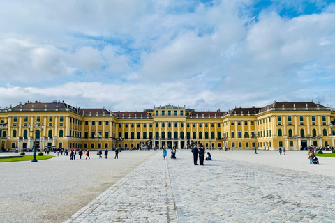 Vienna: UNESCO Schönbrunn Palace Guided Tour with Entry