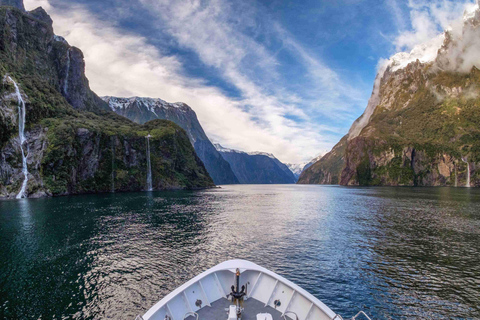 Queenstown: Milford Sound Premium Tour with Cruise Milford Sound Premium Tour with Cruise including lunch