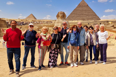 Pyramides, Sakkara et Memphis - Visite privée avec déjeunerVisite privée avec guide, transfert et déjeuner, à l&#039;exclusion des droits d&#039;entrée.