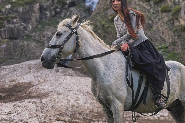 Paardrijden in Kazbegi, Sno Valley