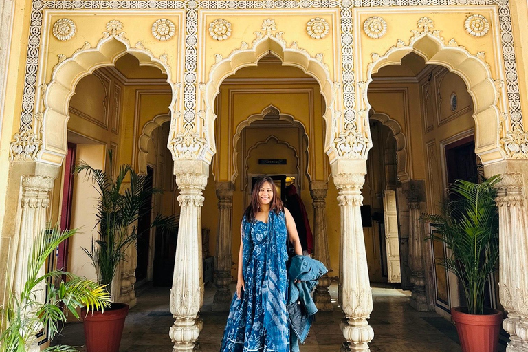 Jaipur: Private Photoshoot Tour for Solo Travelers & Couples Amer Fort Photoshoot