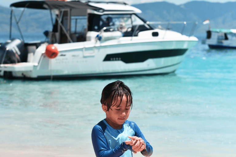 Labuan Bajo: Private Yacht Komodo-Inseln &amp; Manta-SchnorchelnPrivate Yachttour am Vormittag (13:00–19:00 Uhr) – Maximal 6 Gäste