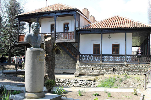From Tbilisi: Shindis Heroes & Uplistsikhe Private Day Trip