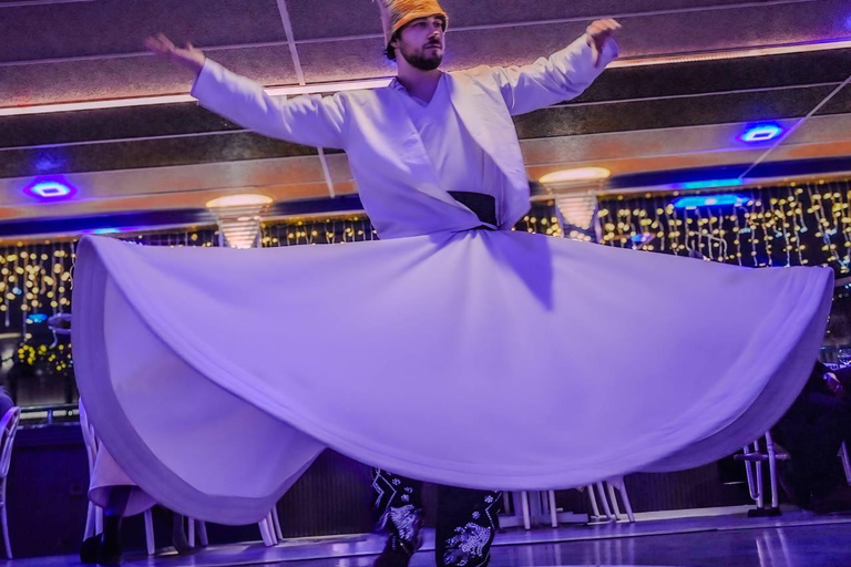 رحلة عشاء بحرية في مضيق البوسفور مع مشروبات وترفيه غير محدودمشروبات غازية غير محدودة وبدون تحويل