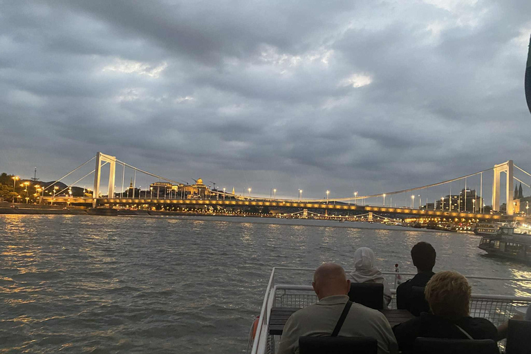 Budapest: No-Frills Sightseeing Cruise (d10) Budapest: No-Frills Sightseeing Cruise