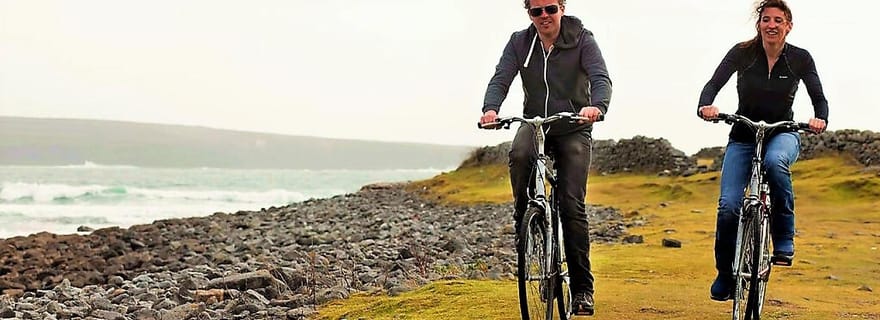 Vélo sur l'île d'Inishmore. Îles Aran. Auto-guidée
