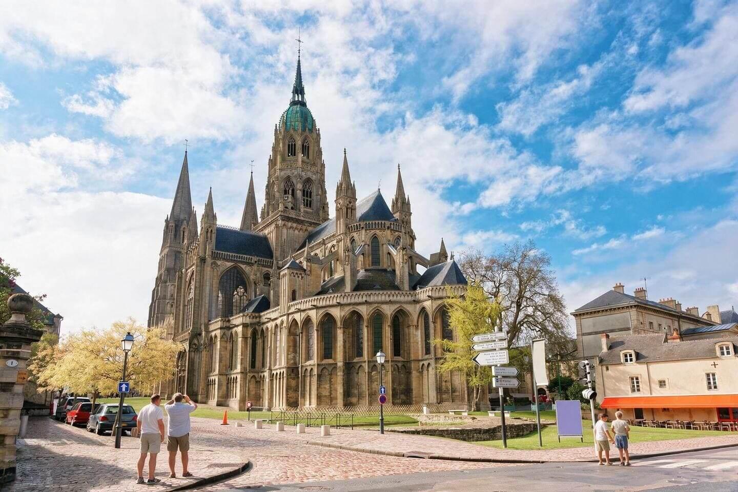 Hallo Bayeux: Privater, 2-stündiger Stadtrundgang mit ortskundigem Guide